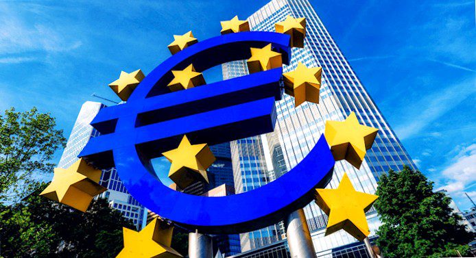 The war in Ukraine and the rising risk of wage inflation pose major challenges for the ECB. (Image: Shutterstock.com/Katjen)