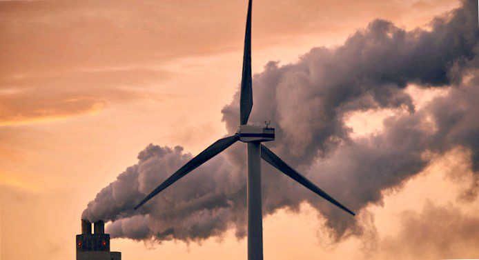 So-called'Scope 3'-Emissionen, also Treibhausgase, die in der Zulieferkette eines Unternehmens oder beim Abnehmer eines Produkts entstehen, werden von Unternehmen kaum rapportiert. (Bild: Shutterstock.com/Nico Garstmann)